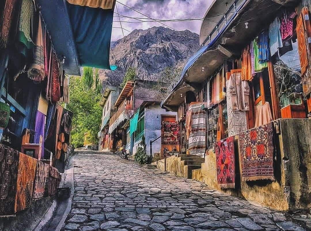 Explore the Vibrant Karimabad Bazar: A Gem in the Heart of Pakistan