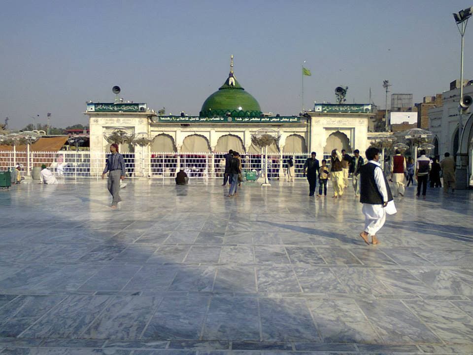 Discovering Data Darbar: A Spiritual Haven in Lahore, Pakistan