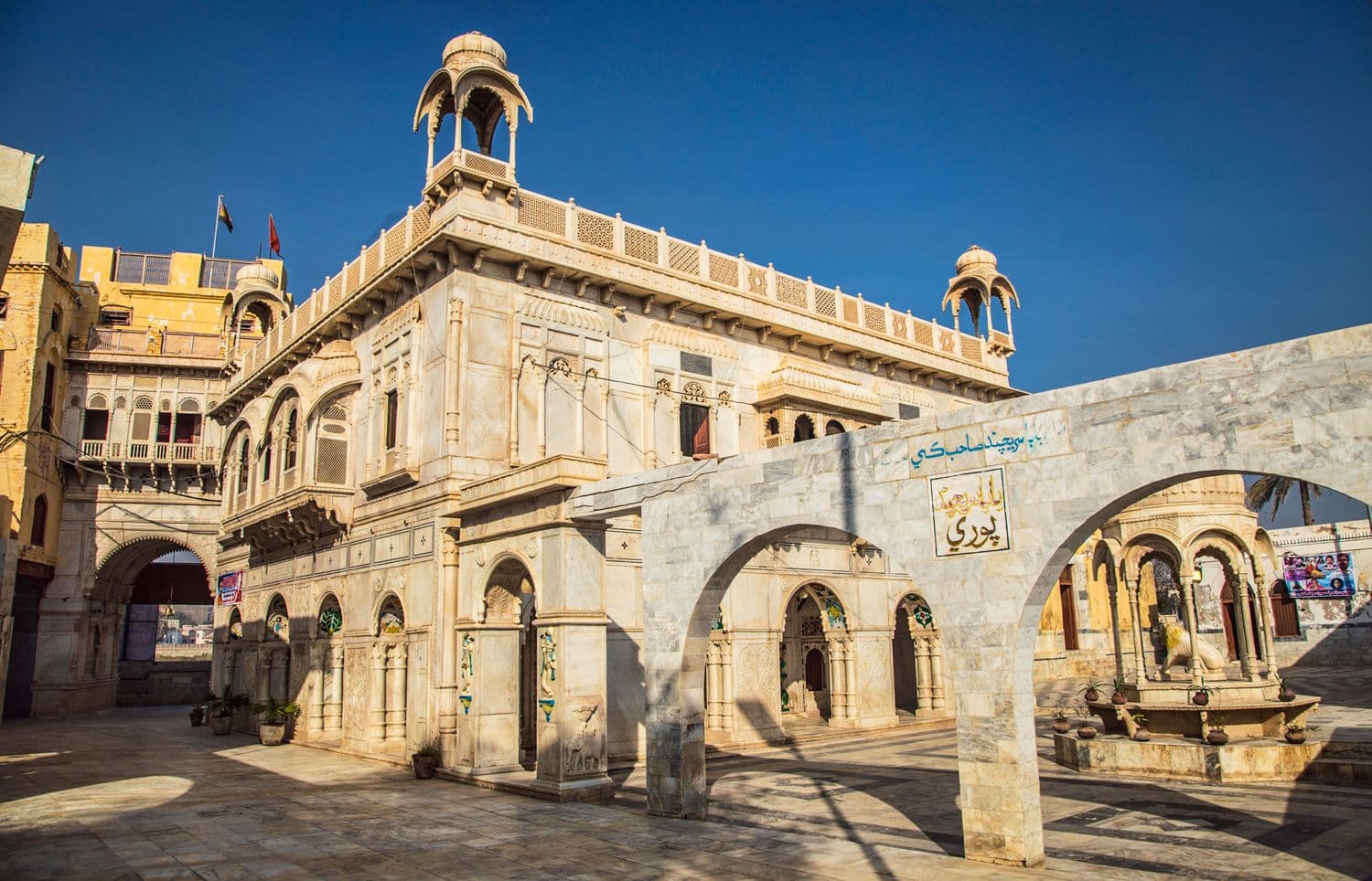 An Island Temple Sadh Belo: Discovering the Mystique of a Sacred Site in Pakistan